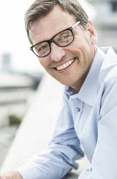 分析师头像占位图